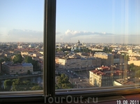 Снимки с 18-го этажа гостиницы Азимут; многие считают лучшей обзорной высотной точкой в Питере