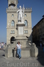 Сан-Марино. Статуя Свободы  и правительственный дворец.Город основан в 301 году каменотесом Марино, беженцем из  Долматии,это нынешняя  Хорватия.Он  бежал ...