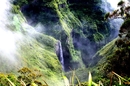 Водопад Тру де Фер. Один из самых высочайших на планете -725 м. Вид со смотровой площади заповедника Белюв