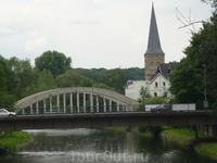 Ляйхлинген.Мост через реку WUPPER. Вдали кирха.