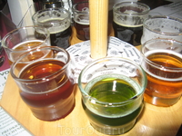 Ресторан Пивоварский дом. Взяли продегустировать Карусель из разных видов пива: крапивное, ягодное и т.п. и без добавок Ресторан Пивоварский дом. Взяли продегустировать Карусель из разных видов пива: крапивное, ягодное и т.п. и без добавок