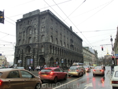 Мощное монументальное здание на углу Невского проспекта и Малой Морской улицы построено в 1911-1912 годах для Санкт-Петербургского Торгового банка архитектором ...