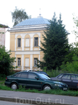 Это здание сохранилось со времен монастыря. расположено рядом с Казанской церковью