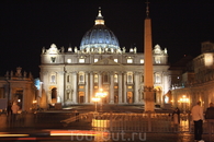 вид на ночной Ватикан.