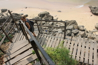 Лестница , ведущая с пляжа Сентары на Ао Нанг