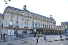 музей орсе.RER линия С, остановка Musee d’Orsay, выход со станции у входа в музей. В четверг музей работает до 21.00. Есть план музея на русском языке.Ни за что не пропустите знаменитую работу Курбе, 