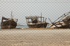 Заброшенные рыболовецкие лодки около порта Диббы