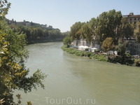 Река Тибр в риме Река Тибр в риме