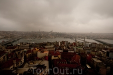 Вид на Стамбул с Галатской Башни. В самой башне есть ресторан