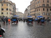 Рим. Площадь Испании. 4 января 2011 года. В первой половине дня шел дождь, температура была примерно +12.