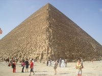 Была удивлена, думала пирамиды в пустыне, а они в центре Каира!