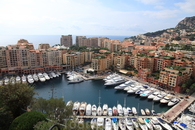 Новый район Монако ( на насыпанной - отвоеваной у моря территории) Фонвьей, здесь живет принцесса, у каждого дома есть вертолетная площадка..А где как-будто ...
