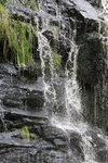 Бурный поток водопада конечно поражает своей мощью, но лёгкие и струящиеся потоки воды более живописны.