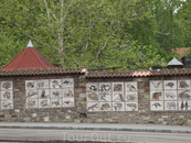 Белград, так оформлена стена зоопарка.