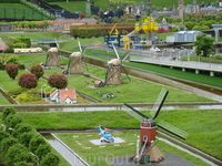 Известные голландские ветряные мельницы, сейчас встречаются часто, но в более современном виде!