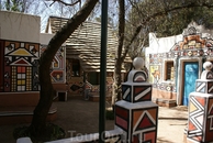 Вы думаете, что это просто стилизованные национальные домики народов Ндбеле?