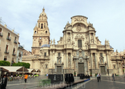 По улице Arenal переходим на вторую главную площадь и вот тут конечно восторг. Кафедральный собор Мурсии считается одним из самых красивых в Испании и ...