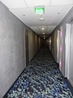 Это коридор в отеле. Вообще здесь присутствует космическая тематика, но лично мне узор на ковре напоминает каких-то анемонов.