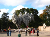 Памятник Сибелиусу, выполненный в форме множества соединенных органных труб.