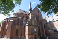 Город Роскилле, кафедральный собор. Исторически является главной усыпальницей датских монархов. Выполняет эту функцию и в настоящее время.