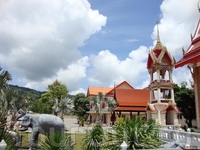 на территории храма