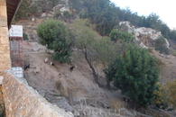 Вид на склон горы Бешпармак из храма "Эхо Господне" (Антифонидис)