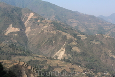 Из шумного , пыльного Катманду едем рейсовым автобусом на юг, в Читван