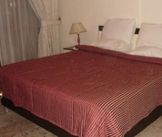 Al Commodore Suites
