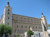 Дворец Алькасар — визитная карточка города. Его неоднократно перестраивали. Последние изменения были внесены Карлом V, в 1535 году, который посчитал, что ...