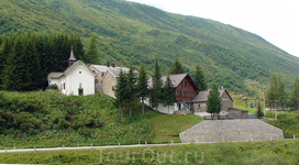 Самая маленькая деревня в Швейцарии – Zumdorf, население – 4 чел.
Но!!! Есть своя церковь 1720 г. постройки и отель с рестораном.