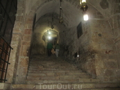 Подземная часть Храма Гроба Господня с  его приделами - католическим, армянским, греческим, коптским, подземными храмами, подземной церковью Животворящего ...