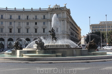 Фонтан неподалеку от вокзала.. Фонтан неподалеку от вокзала..