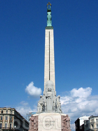 Статуя Свободы в Риге