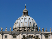 Изумительный купол Собора Святого Петра, спроектированный Микеланджело (высотой в 136 метров, имеет внутри высоту 119 м и c диаметром 42 метра), опирается ...