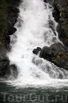 забыла как называется этот водопад, обрывающийся с гор в воды Согнефьорда ...