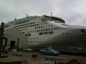 Порт в Окленде...огромный паром...но как же быстро они паркуются и передвигаются...  :)