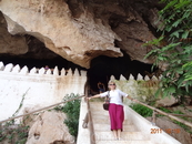 Пещера Пак У, где хранятся тысячи статуй будд.Большинство из них очень старые.