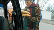 Горячие лепешки в дорогу-это и вкусно, и традиционный узбекский подарок.