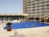 Отель "ИнтерКонтиненталь Абу-Даби 5*". Бассейн отеля