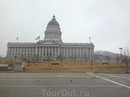 Примечательно, что купол Капитолия штата Юта идентичны тем, которые находятся в здании, где заседает Конгресс США