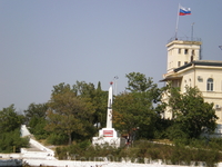 С северо-запада Корабельную бухту огибает длинный и плоский мыс, его называет Павловский. В 1785 году к этому мысу подошёл линейный корабль «Св. Павел» ...