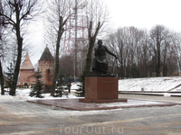 Памятник Федору Коню, который и возвел Стену Смоленского Кремля
