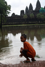Редкое зрелище: Ангкор-Ват отражается в огромной луже...опять же последствия ночного ливня
