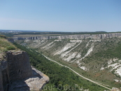 Вид на дорогу в Алушту из крепости Чуфут-Кале