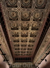 Самый потрясающий потолок украшает огромный тронный зал (Salón del Trono).