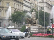Площадь Кибеллы. Под памятником весь золотой запас Испании, т.к. рядом - банк Испании