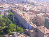 Вид с купола собора святого Петра на музеи Ватикана