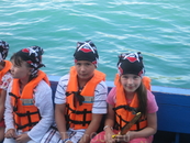 Детки отплывают на острова в поисках пиратского клада.