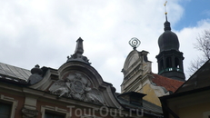 Золотой петушок на шпиле Домского собора.
Почему в Риге на флюгерах Петушки?
можно прочитать в инете.