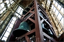 Колокольня Домкерк содержит 50 колоколов. Среди них есть такой гигант, как колокол Сальвадор. Он действительно огромен и величествен. Вес этого чуда почти ...